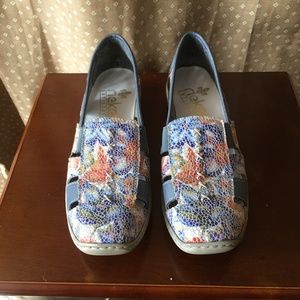 RIEKER ANTI STRESS LOAFER STYLE SHOE.